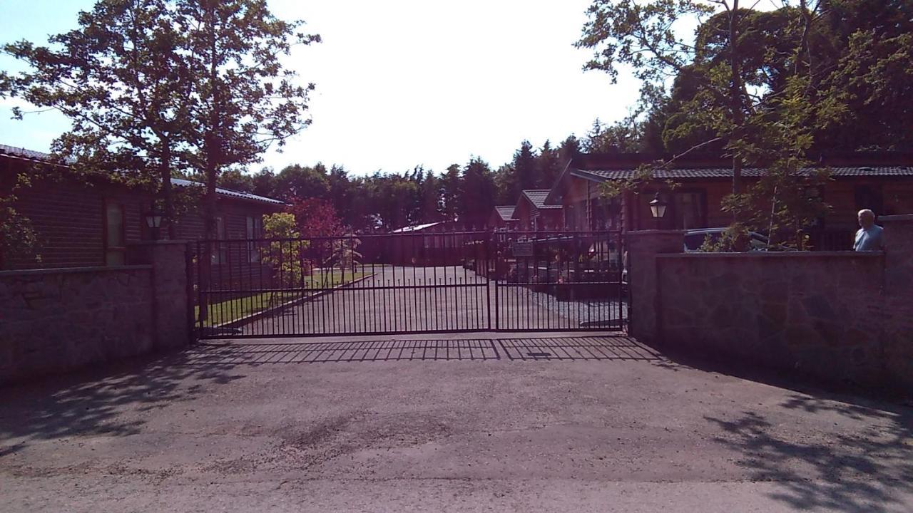 12 Burnside Lodge Auchterarder Exterior photo